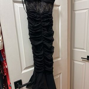 Selfie Leslie Black Ruched Midi Dress